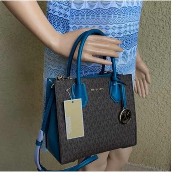 Michael Kors Mercer Medium Messenger Bag - Picture 15 of 16